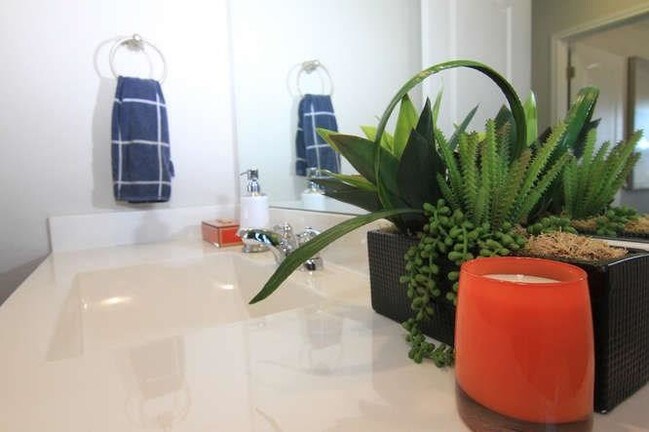 Building Photo - 718 Tinton Falls Ln