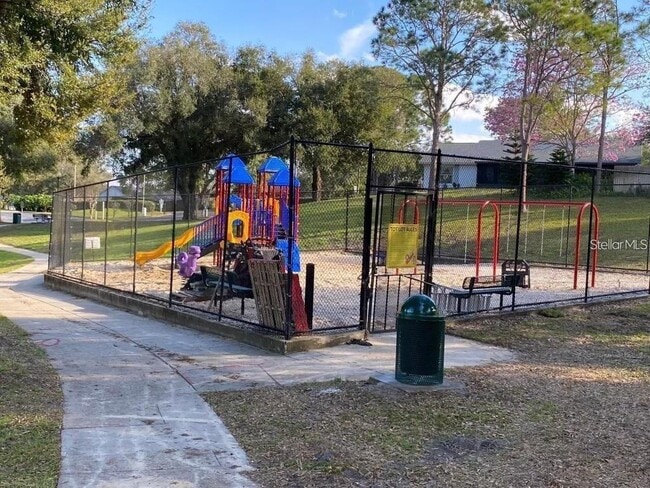 Building Photo - 15640 Kensington Trail