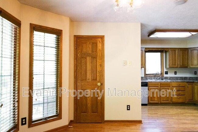 Building Photo - 113 Brittany Ln