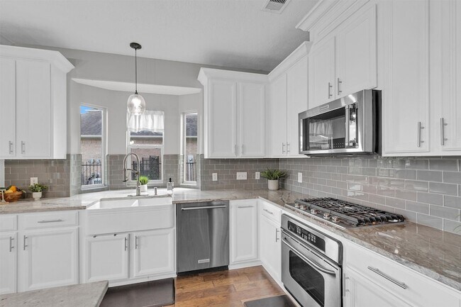 Building Photo - 3002 E Lake Falls Cir