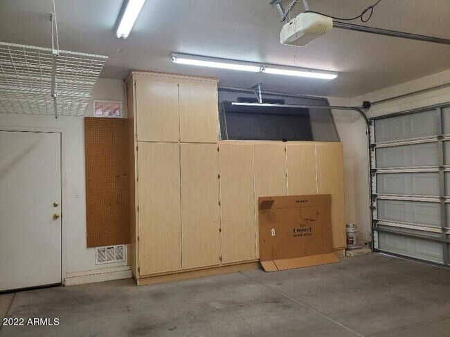 Building Photo - 46059 W Barbara Ln