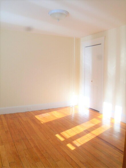 Building Photo - 40 Linden Ave