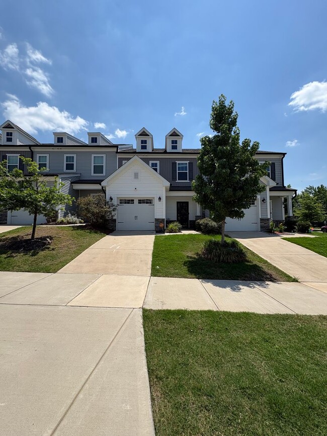 Building Photo - 3BR/2.5BA Townshoue in Mallard Creek