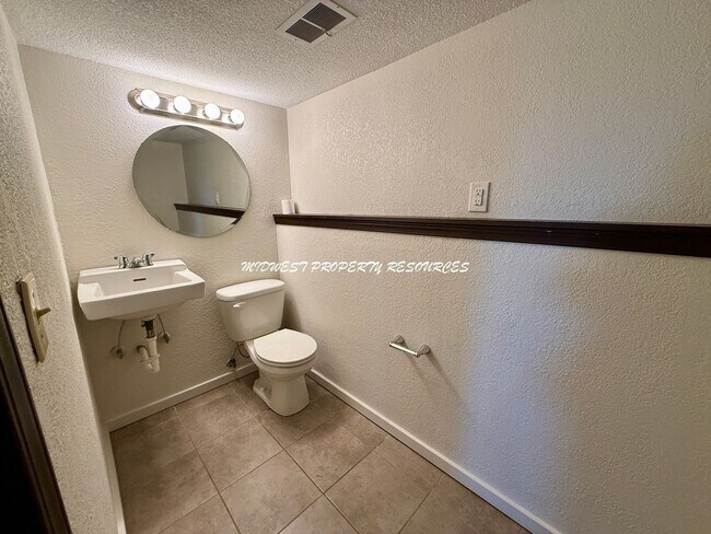 Building Photo - Spacious 3 Bedroom Home with Finished Lower Level & Large Fenced Yard