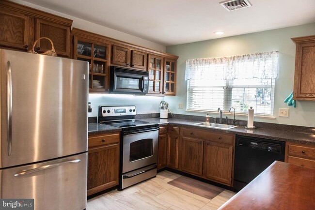 Building Photo - 609 Cambridge Ct