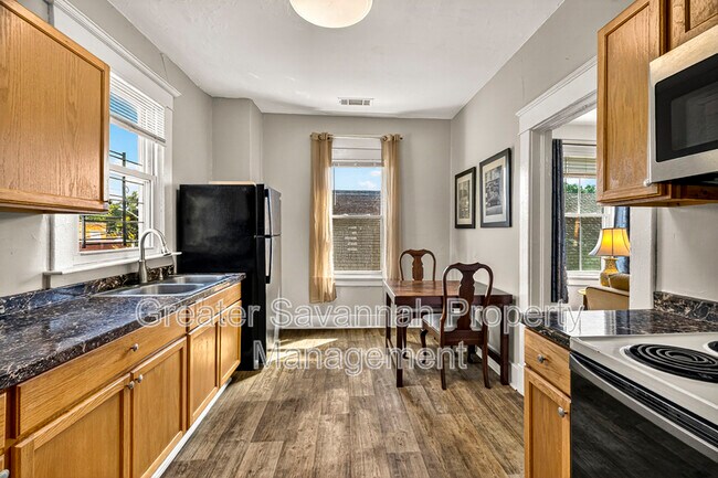 Building Photo - 530 E 35th St