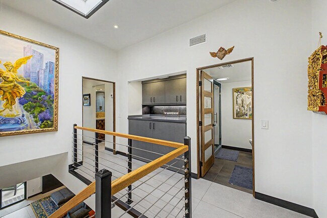 Building Photo - 3057 E Rose Ln