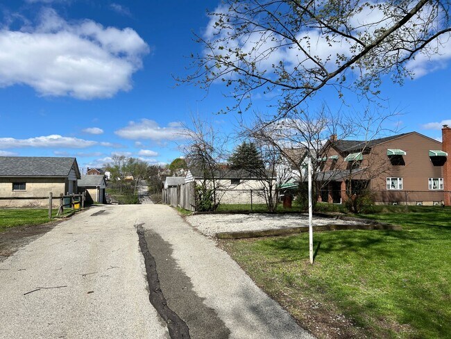 Building Photo - 3BR Retreat Minutes from The Waterfront Shopping & Dining