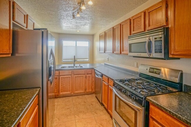 Primary Photo - Amazing 3 bed 2 bath NE Heights Townhome