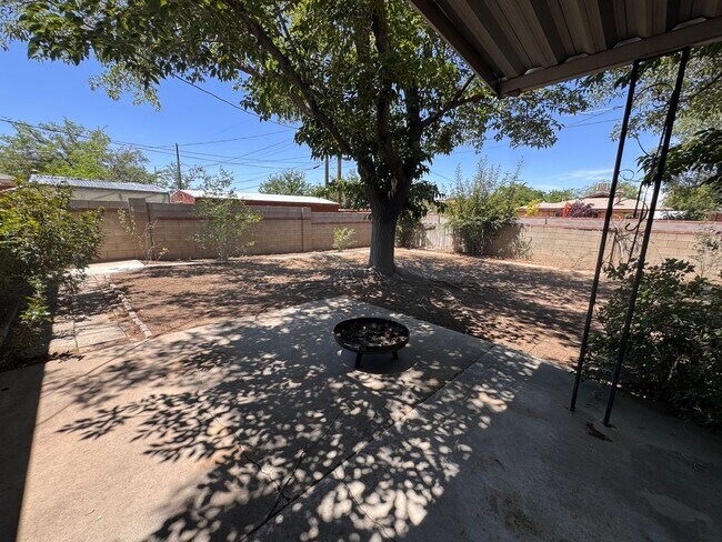 Building Photo - Beautiful 3 bedroom 2 bath home.