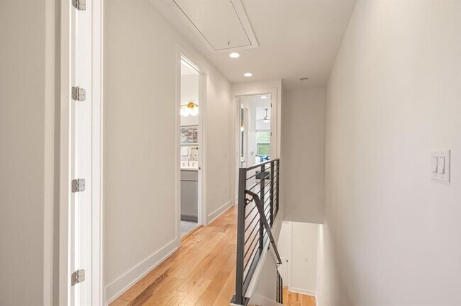 Building Photo - 1301 Cometa St