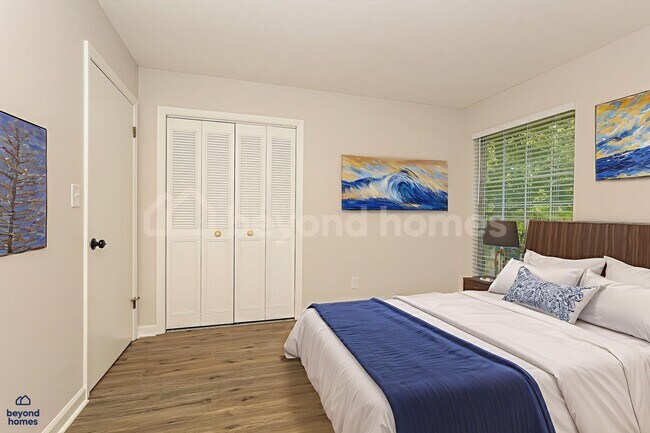 Building Photo - Freshly renovated 3 bedroom / 2 full bath home with 1,679 sq/ft of space!