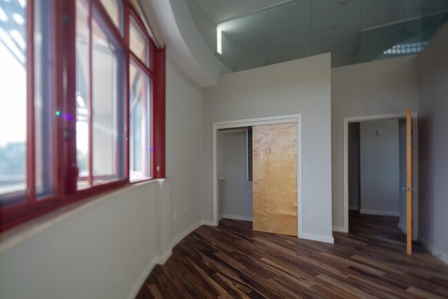 Building Photo - 1300 Northwest Blvd