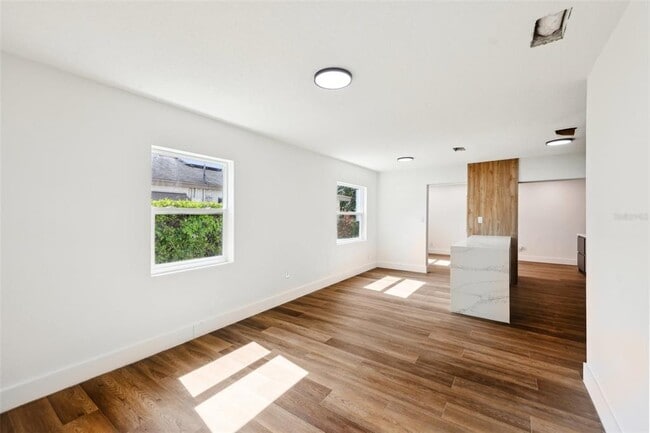 Building Photo - 730 W Swoope Ave