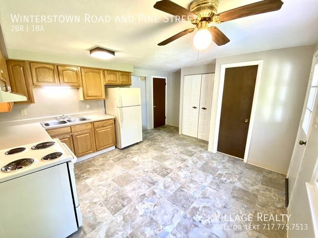 Building Photo - Large 2-Bedroom Townhome in Red Lion! Pati...