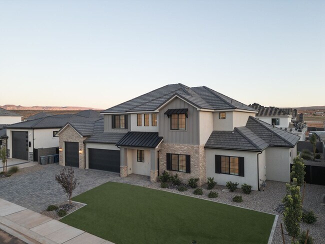 Building Photo - 6 bed / 4 bath / 3 car garage custom home in Pecan Valley