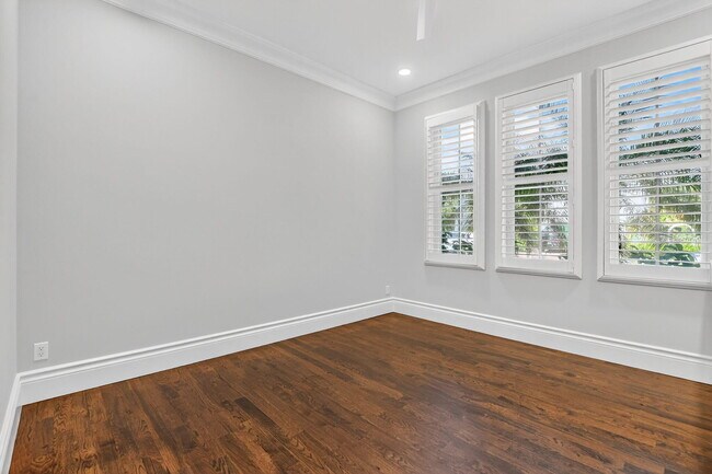 Building Photo - 200 NW 10th St