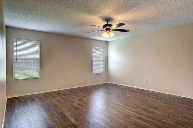 Building Photo - 4608 Cedar Crest Dr