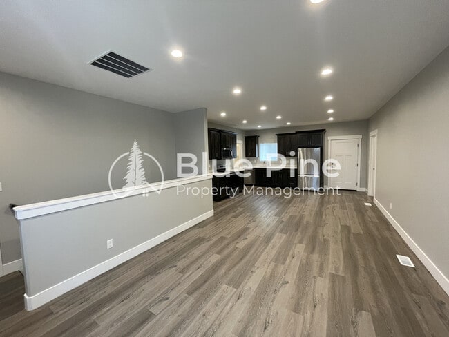 Building Photo - 5844 Wildrose Ave