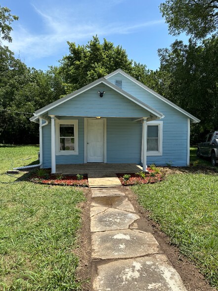 Primary Photo - 442 N 1st St
