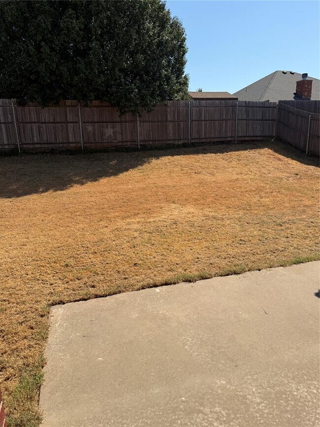 Building Photo - 400 S Castle Ridge Ln