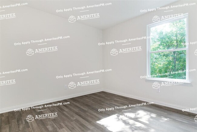 Building Photo - 112 Pinebrook Pl