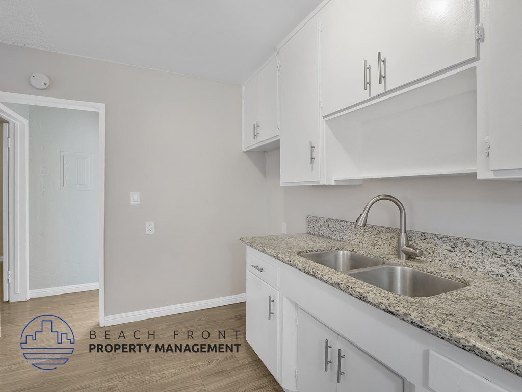 Building Photo - 1020 Orange Ave