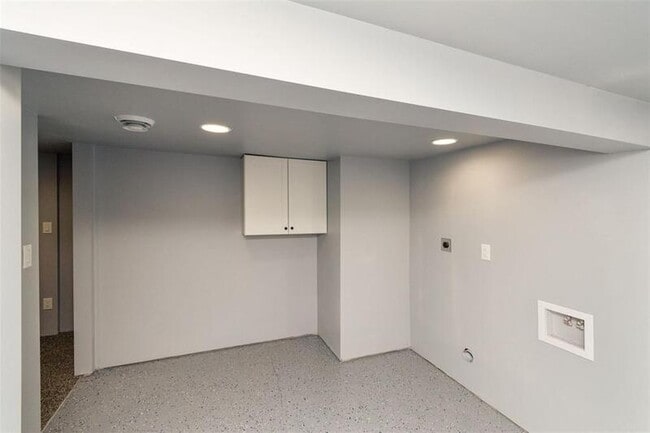 Building Photo - 916 6th St SW