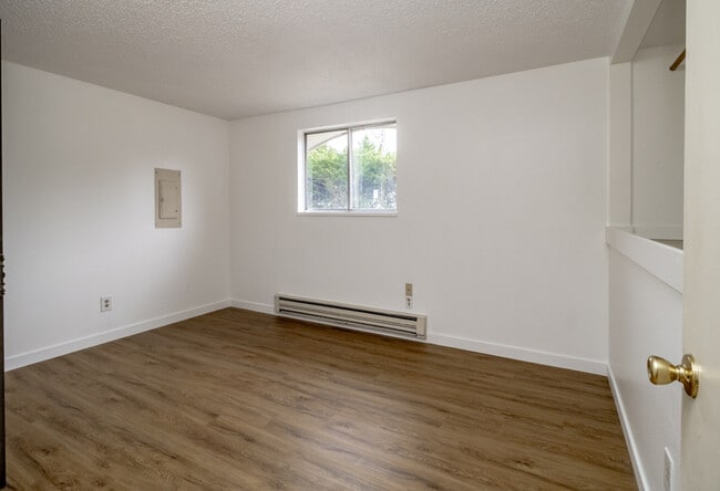 Building Photo - 13314 86 Ave E