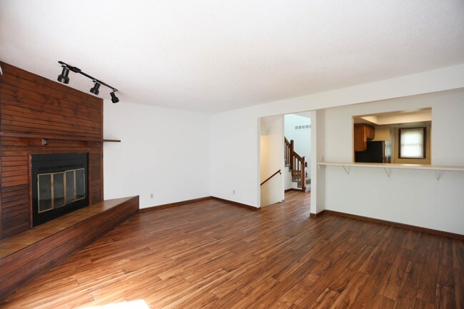 Building Photo - 439 Foxfire Dr