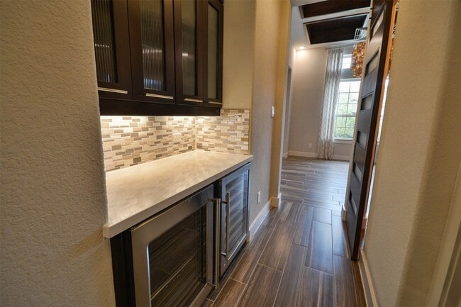 Building Photo - 5911 Vineyard Creek Ln