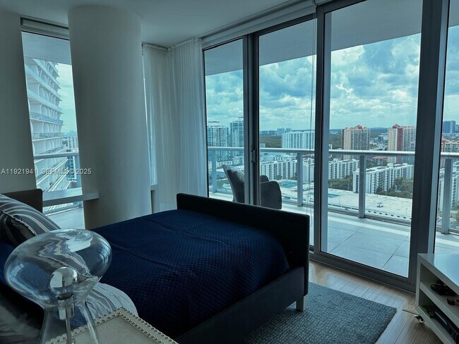 Building Photo - 17001 Collins Ave