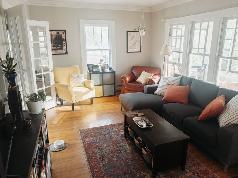 Living Room - 4133 Portland Ave
