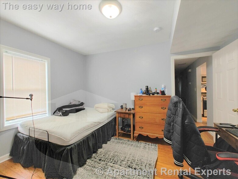 Building Photo - 50 Derby St