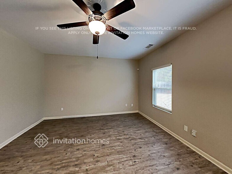 Building Photo - 3729 Pamela Dr SE