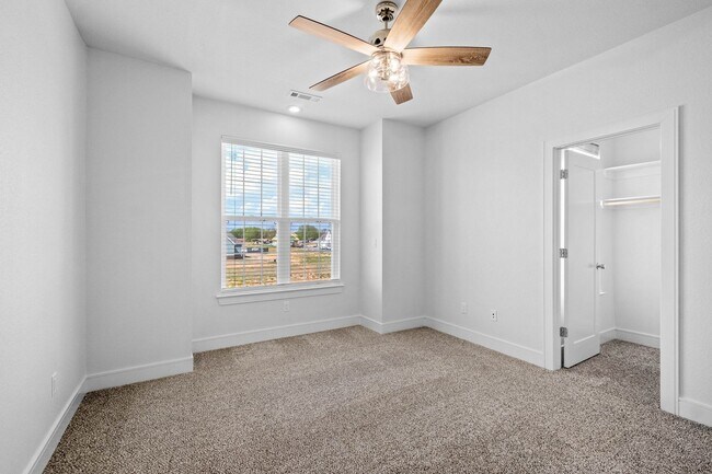 Building Photo - 6465 Courtland Ave