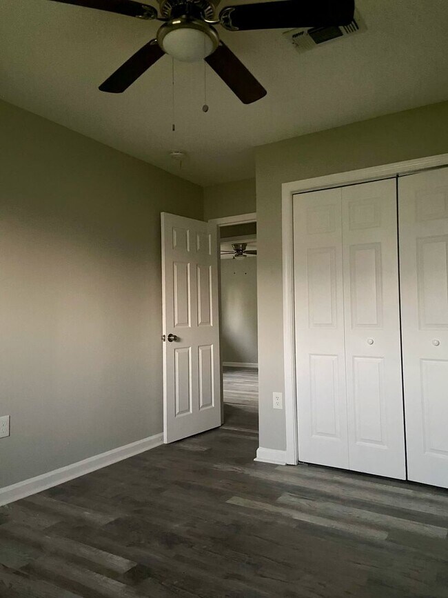 Building Photo - 8520 - 8522