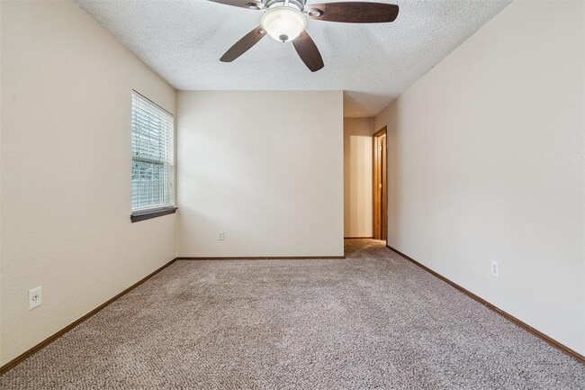 Building Photo - 16404 Del Mar Dr