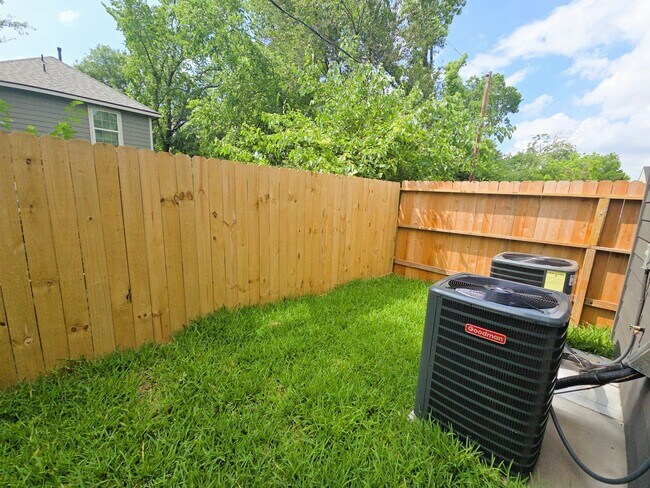 Building Photo - 8101 Venus St