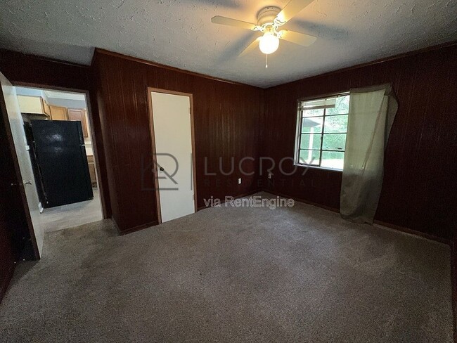 Building Photo - 3030 Oak Forest Dr