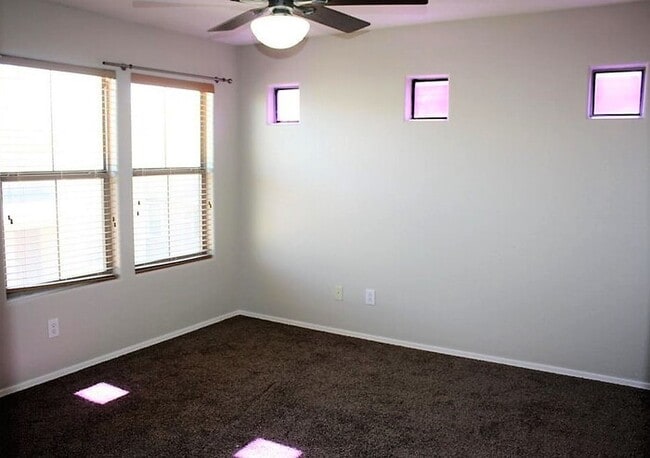 Building Photo - Great Home In Fincher Creek!