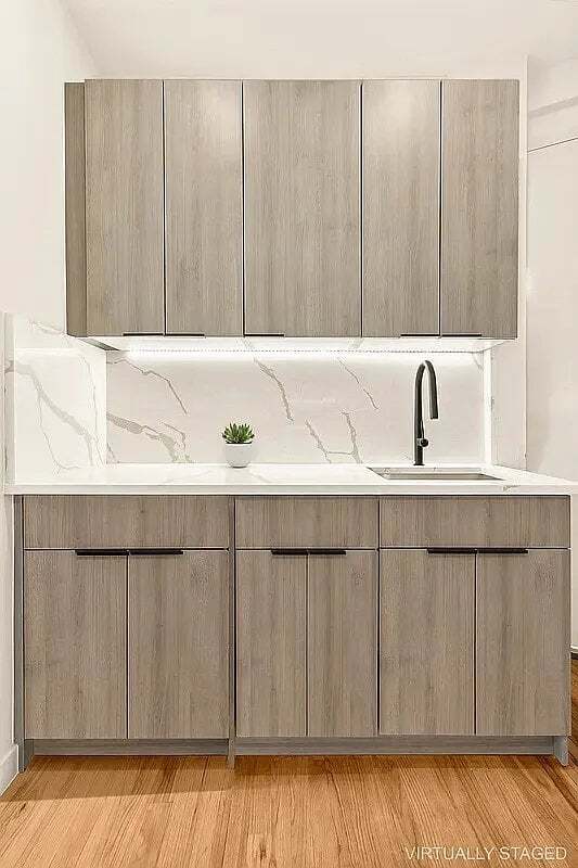 Building Photo - 75 Thompson St