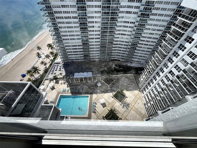 Building Photo - 3500 Galt Ocean Dr