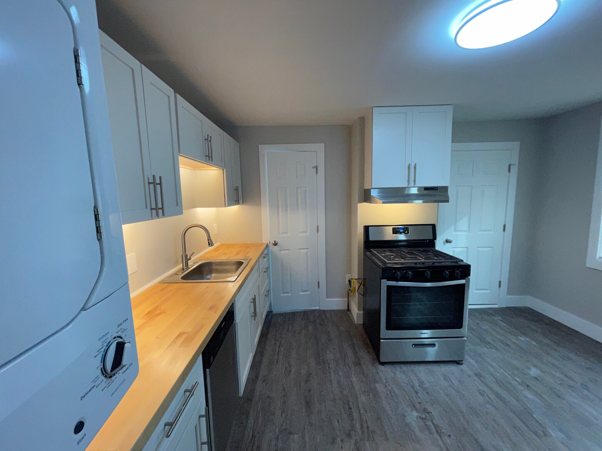 Building Photo - 1585 E 32nd St