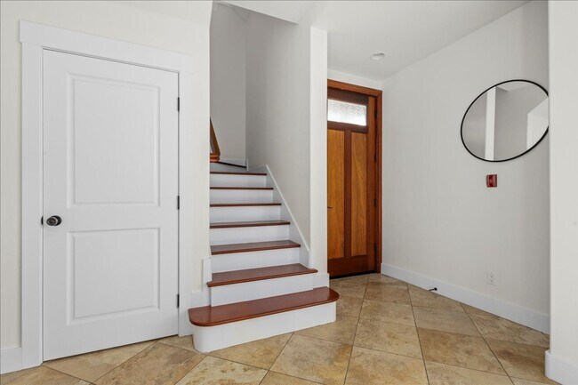 Building Photo - 411 Orange Ave