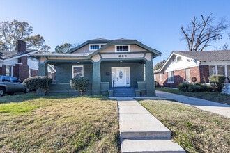 Building Photo - Updated Midtown charmer