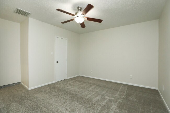 Building Photo - 14215 Cypress Valley Dr