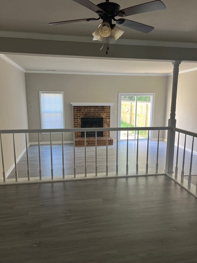 Building Photo - Totally Rehab Townhome
