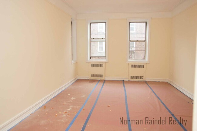 Building Photo - 1565 E 14th St