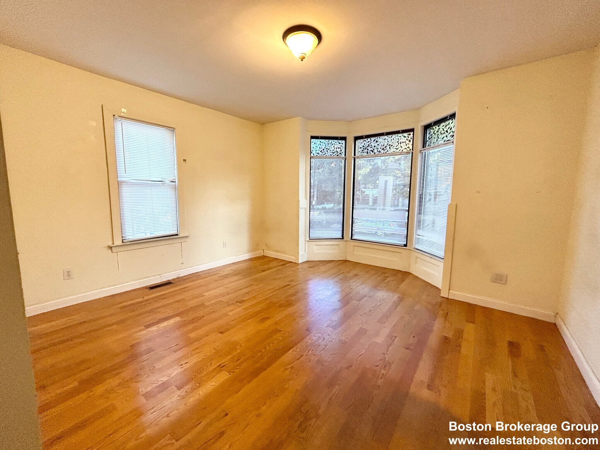 Building Photo - 1570 Tremont St